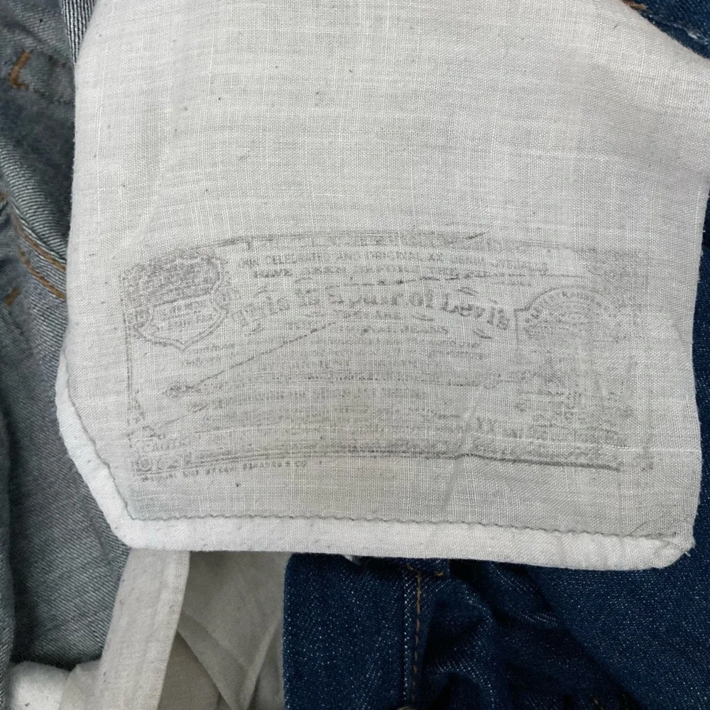 ✨LEVI’S✨GENUINE 501 BUTTONFLY sz38x30🔹2sm frays at hem as seen in photos 💥GUC💥